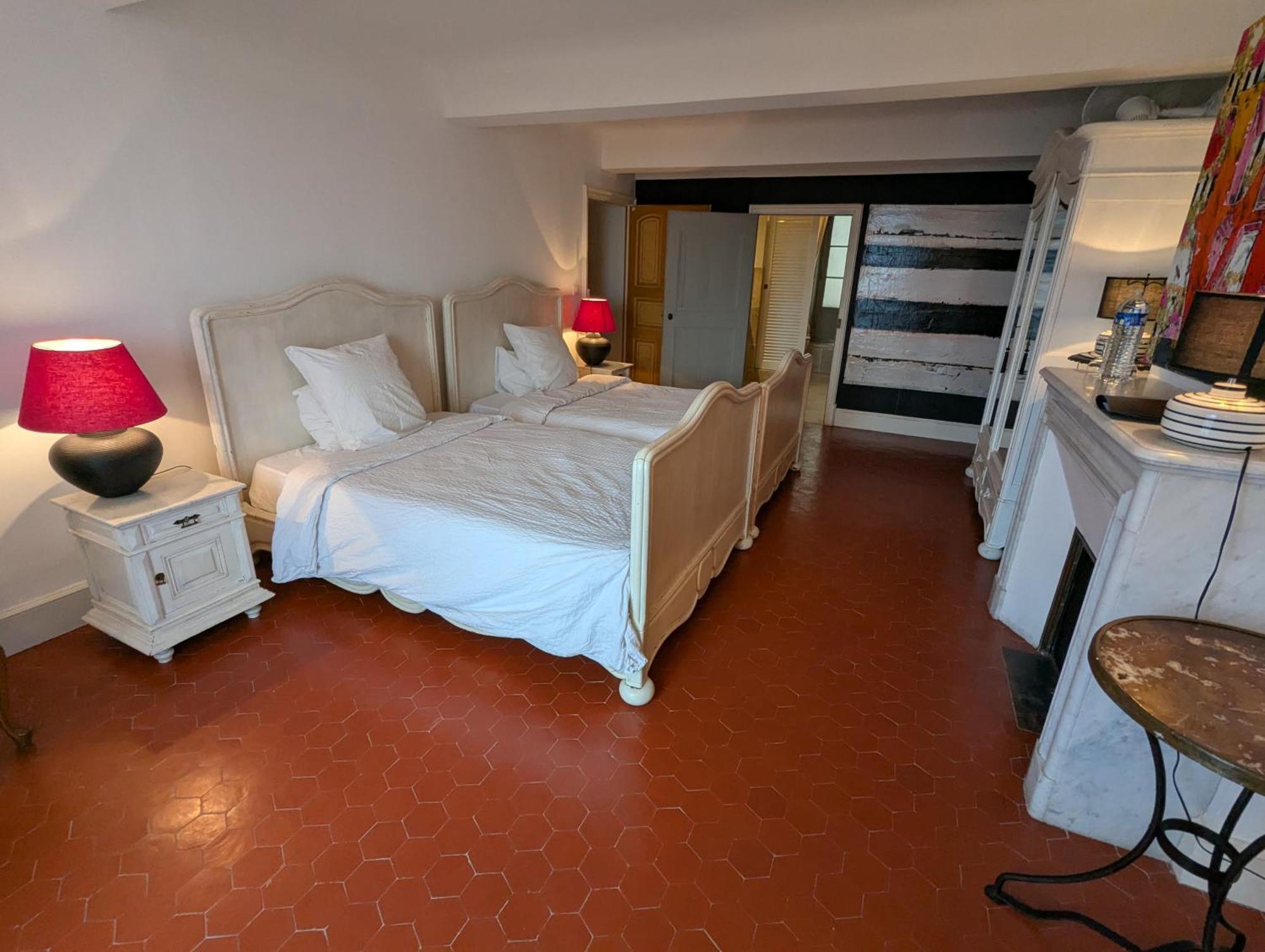 Les Chapeliers Bed and Breakfast Claviers Eksteriør billede